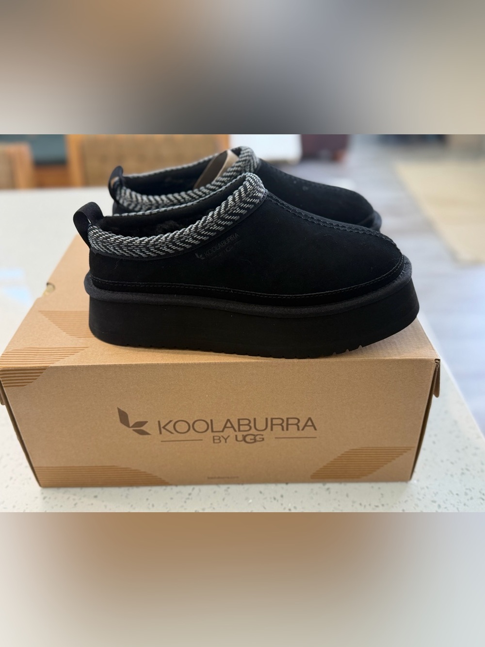 NWT Koolaburra by UGG Black suede Platform Mule with gray Trim